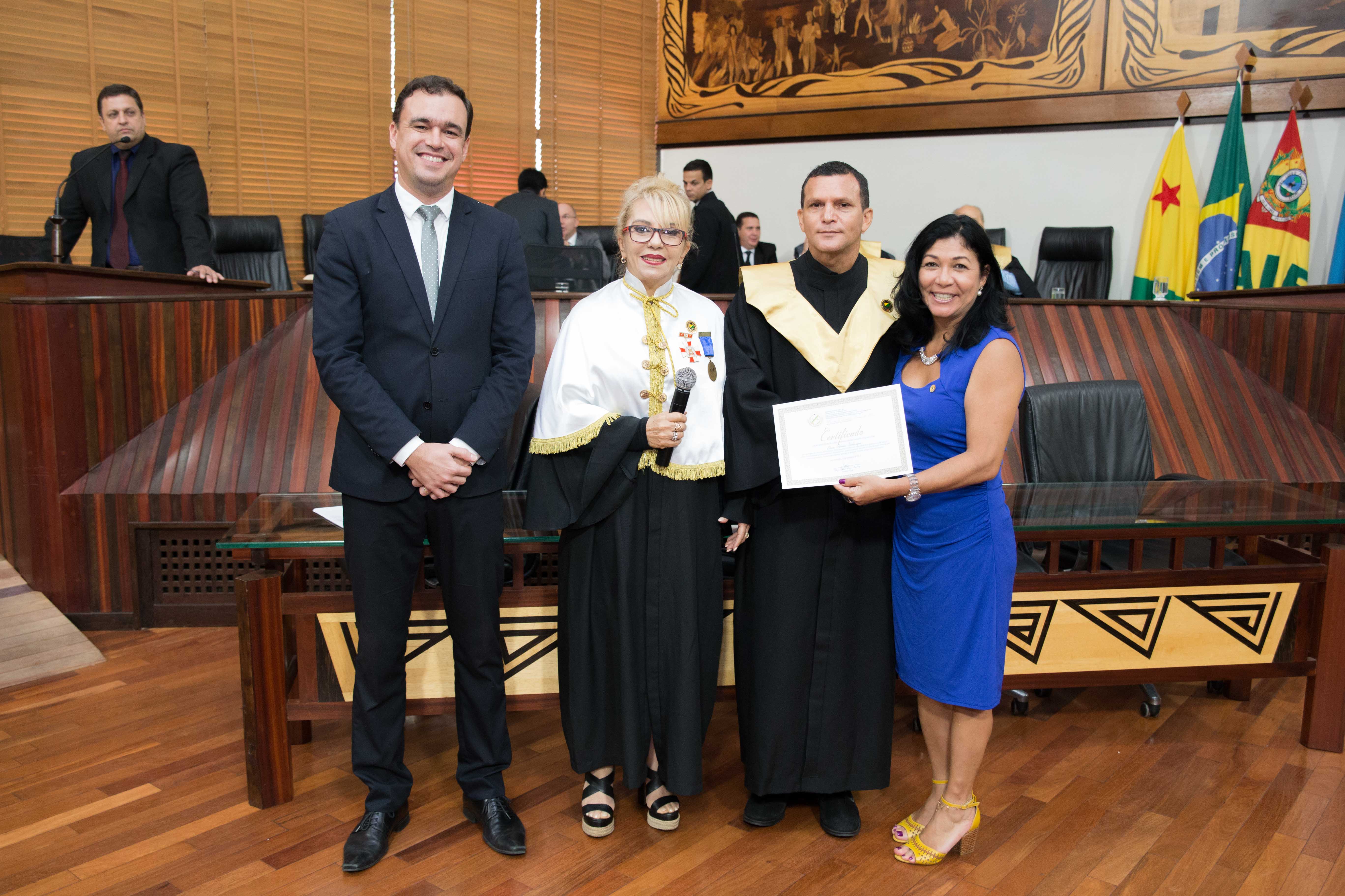 Aleac homenageia Academia Acreana de Letras pelos 80 anos de fundação