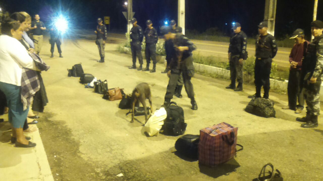 Polícia aprende suspeito de tráfico durante operaçao na BR-364