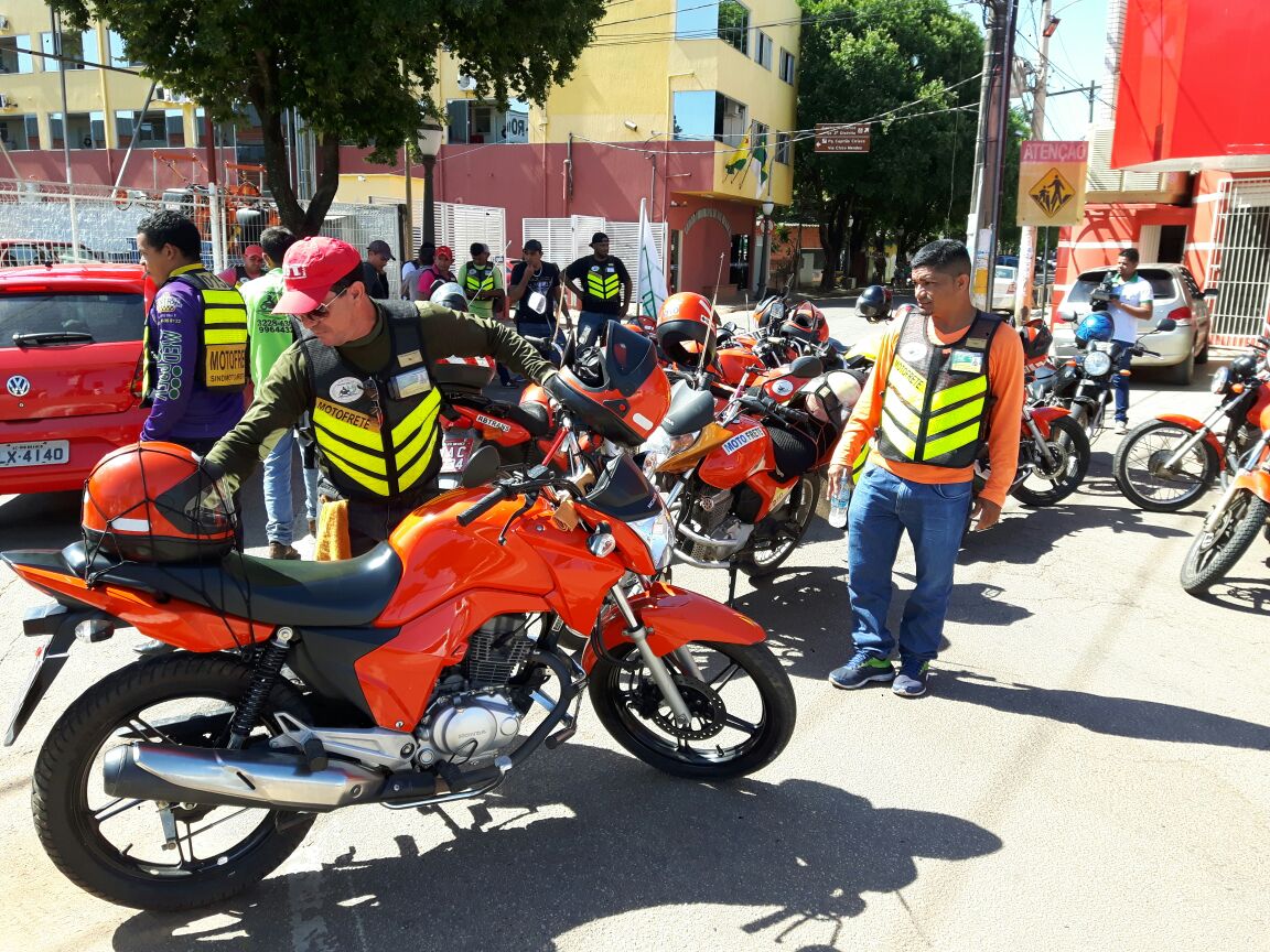 Motofretistas fazem nova manifestação em Rio Branco: “O próprio prefeito se contradiz!”