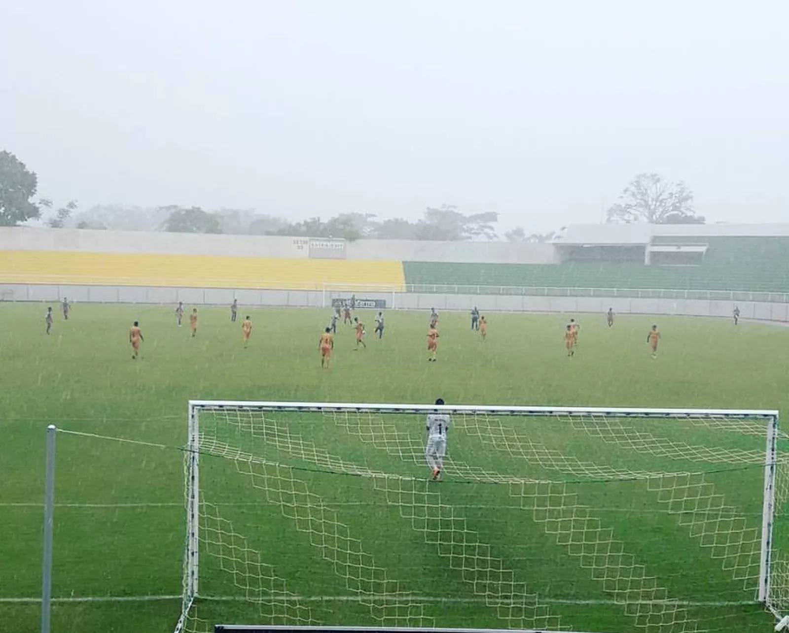 Temporal e chuva de gols na abertura do Estadual Sub-17 no Florestão