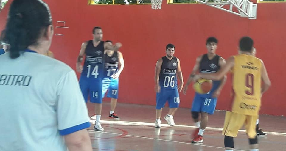 Pinheiros conquista título do Estadual Adulto de Basquete nos minutos finais