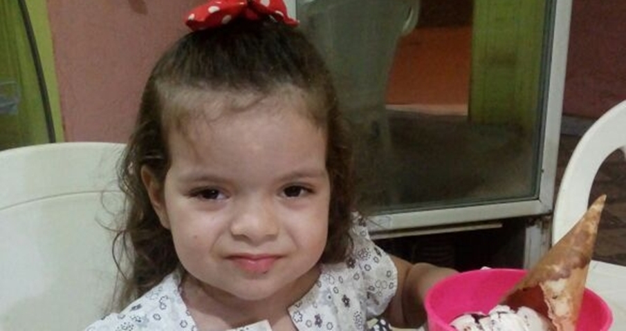 Menina de 3 anos descobre tumor cerebral e família pede ajuda para custear tratamento