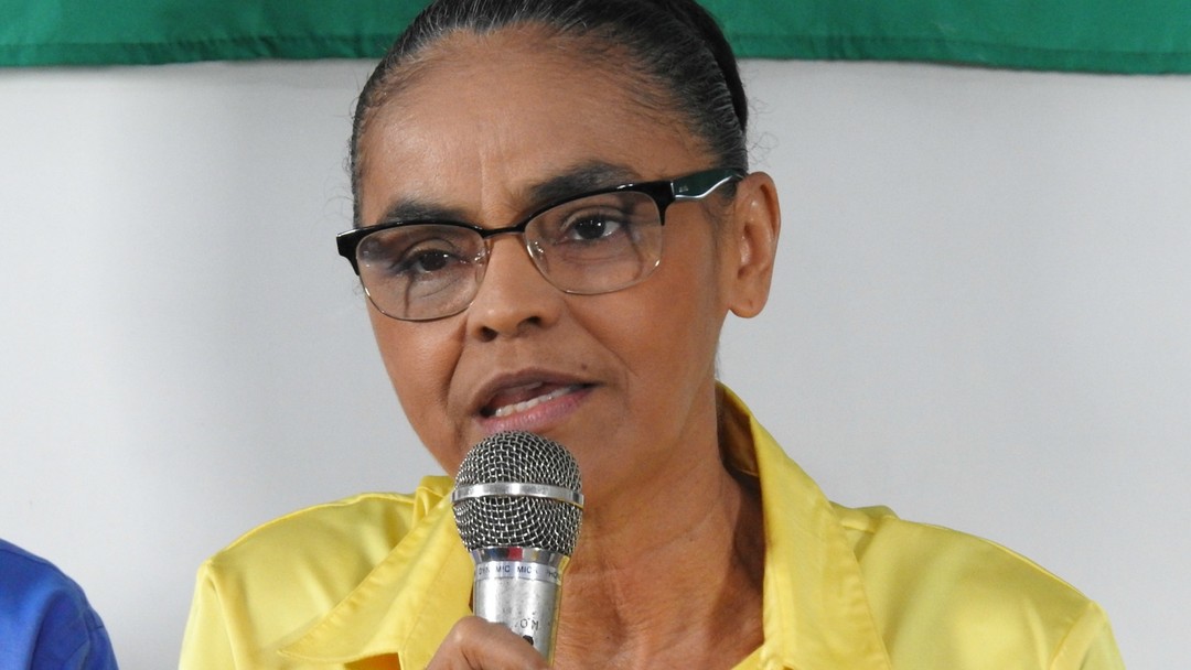 Marina critica setores públicos que “querem sacrifícios só dos mais pobres e aumentam os próprios salários”