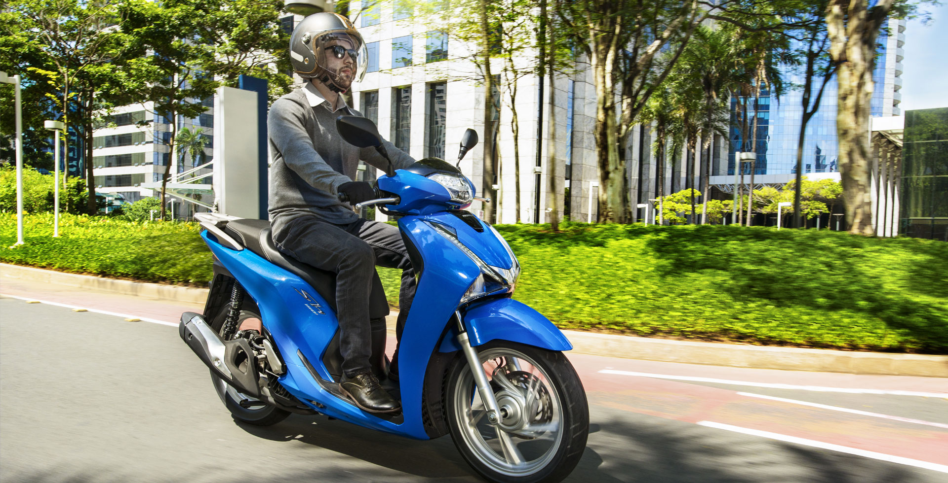 Honda e Star Motos lançam veículo com tomada, lampadas de LED e cores variadas; confira o preço