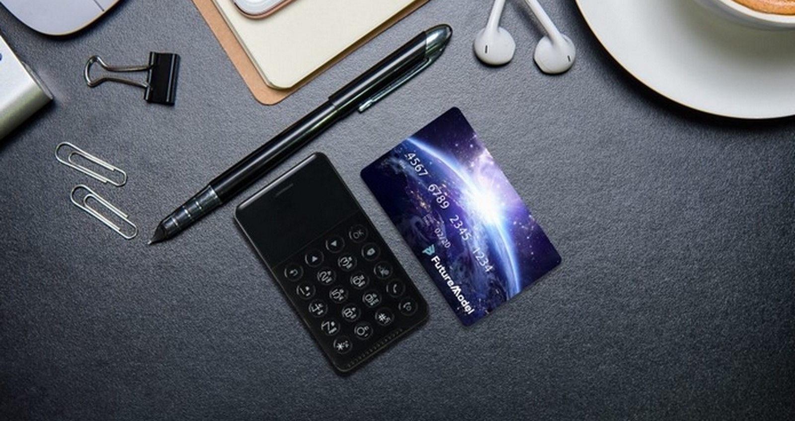 Celular japonês roda Android e tem o tamanho de um cartão de crédito