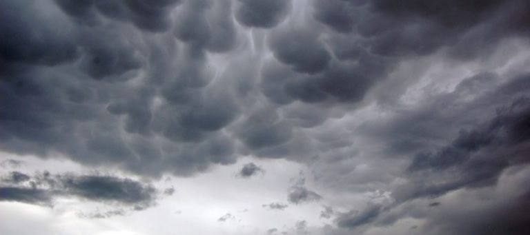 Domingo será de sol entre nuvens, tempo nublado e pancadas de chuva e trovoadas, prevê Sipam