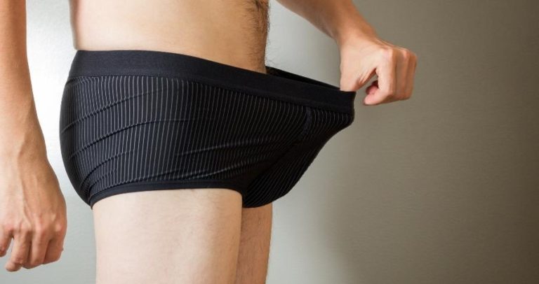 Homens são internados após injetar creme no pênis para alargar o órgão