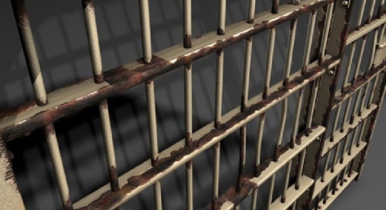 Mulher grávida é presa tentando entrar com drogas durante a visita no presídio