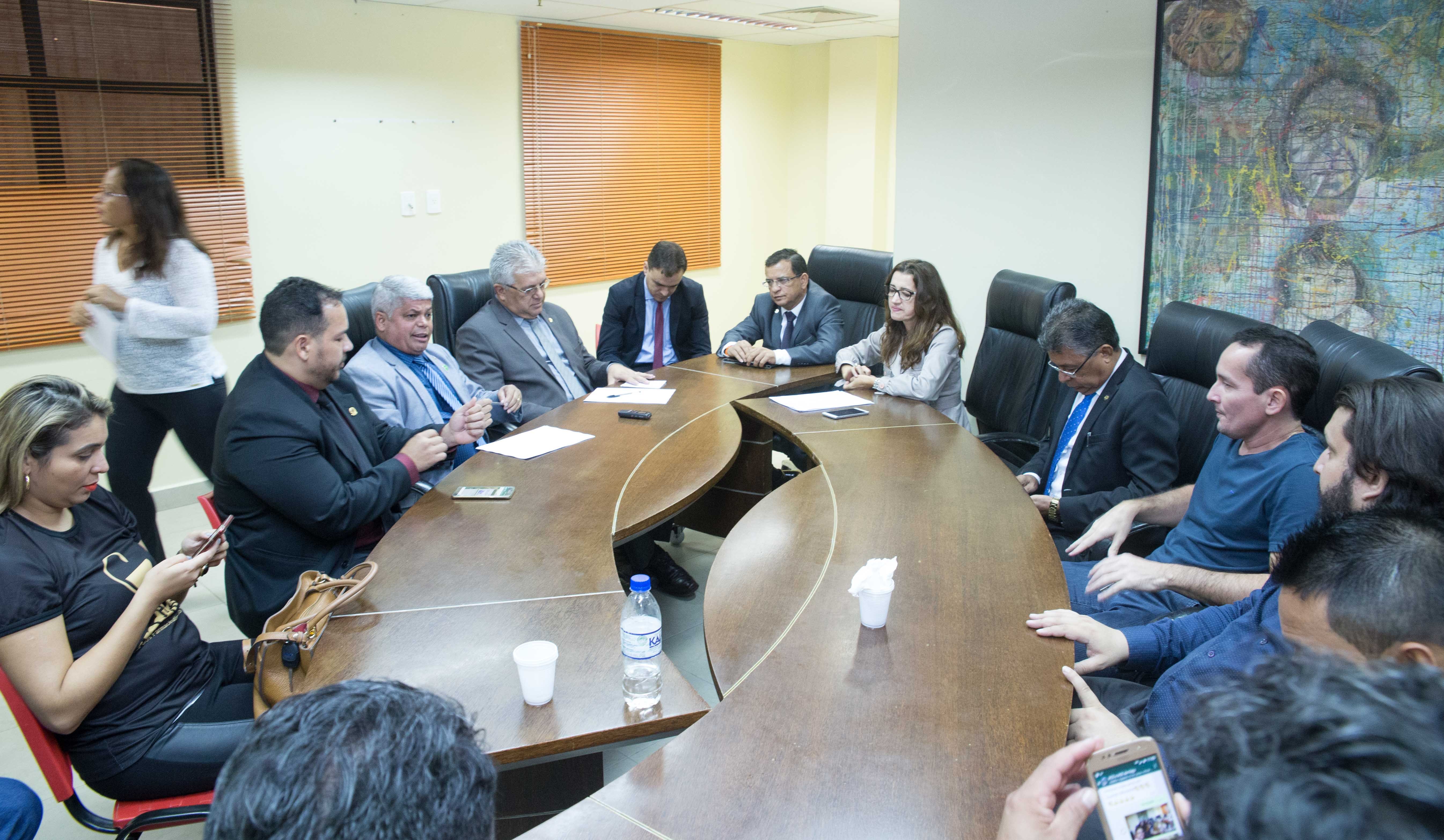 Comissão Saúde da Aleac vai intervir em favor de servidores do Pró-Saúde