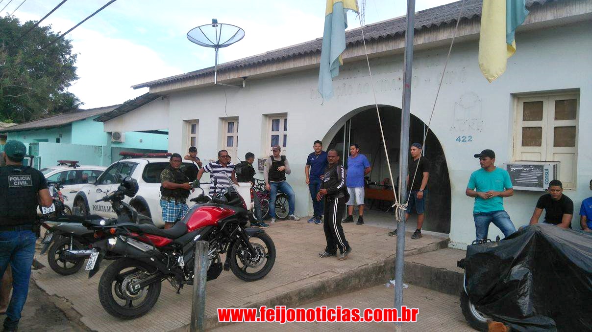 Homens armados são capturados pela polícia após fazem mulher de refém em Feijó