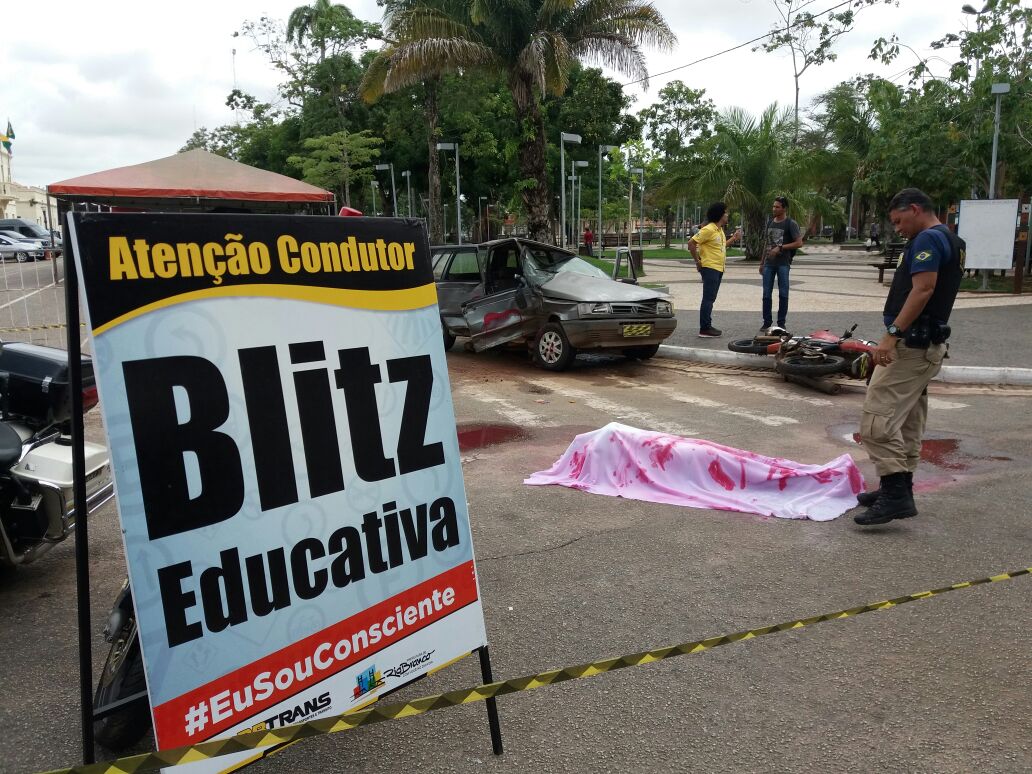 Simulação no Centro de Rio Branco integra Semana Mundial em Memórias das Vítimas de Trânsito