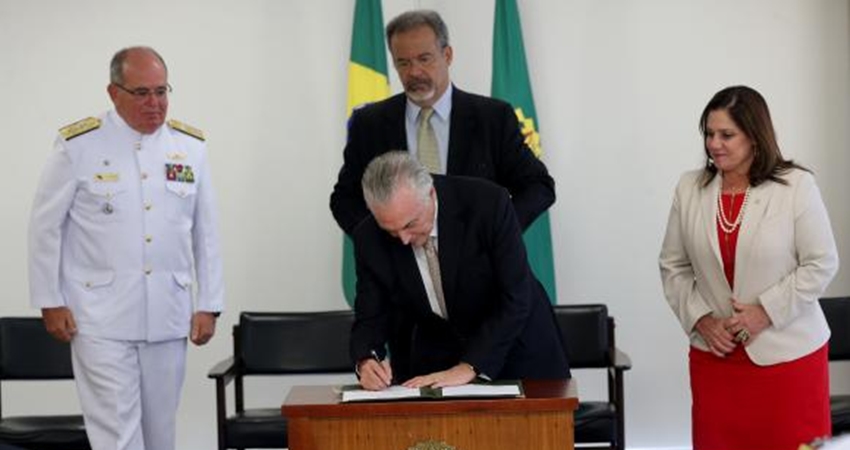 Temer sanciona lei que garante às mulheres acesso a todos os cargos da Marinha