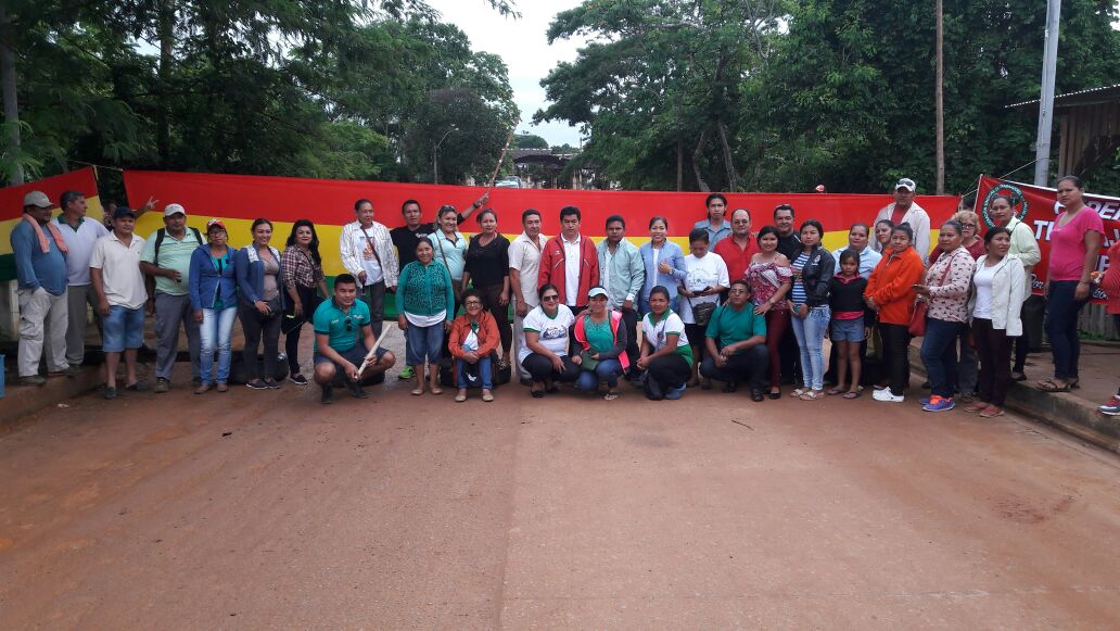 Médicos e estudantes fecham ponte que dá acesso à Bolívia em protesto contra novas leis bolivianas