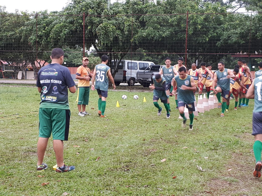 Sob muita chuva, Galvez apresenta elenco e inicia treinos visando Acreano 2018