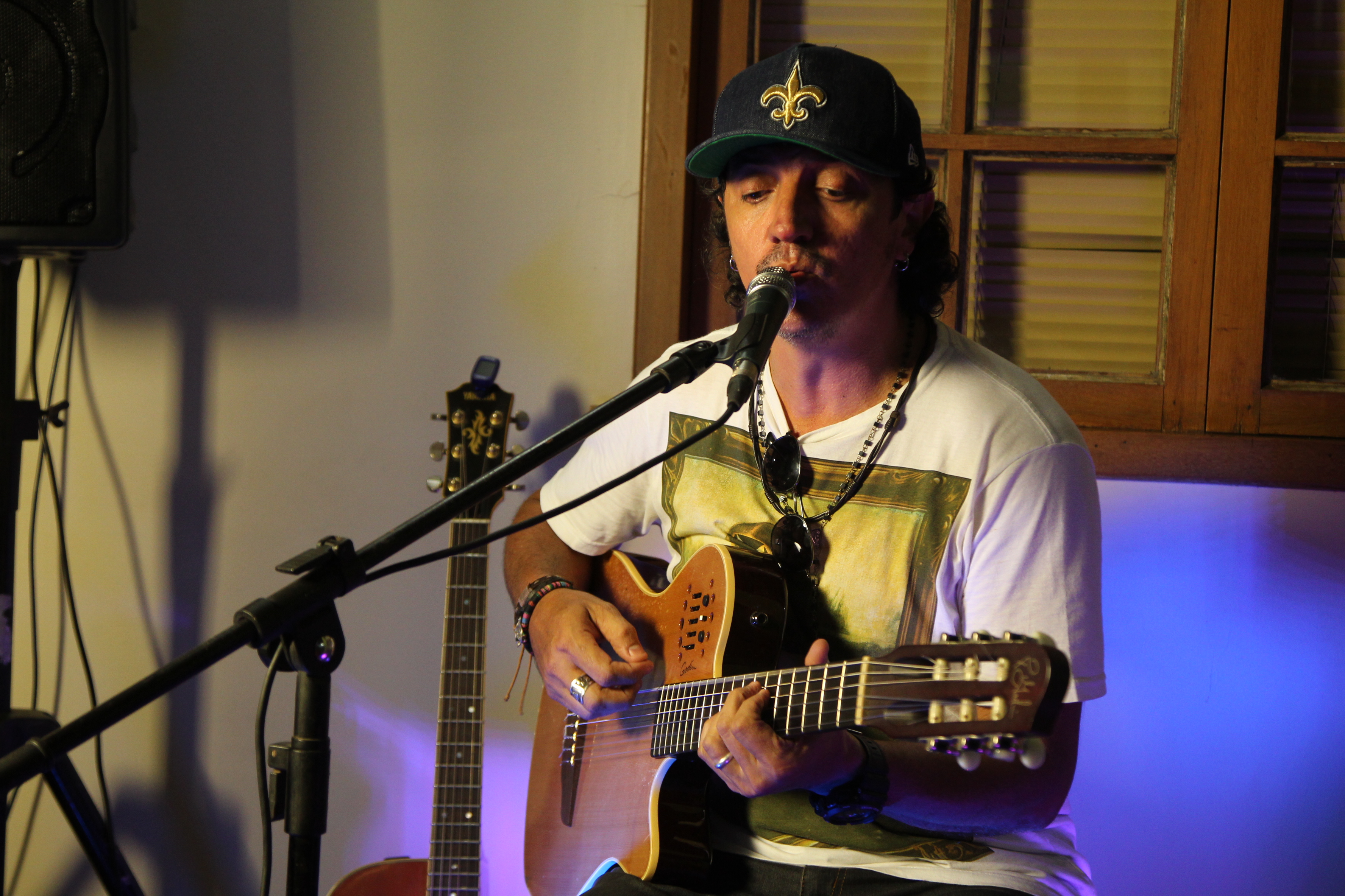 Álamo Kário celebra o Nordeste em show especial nesta sexta-feira na Confraria