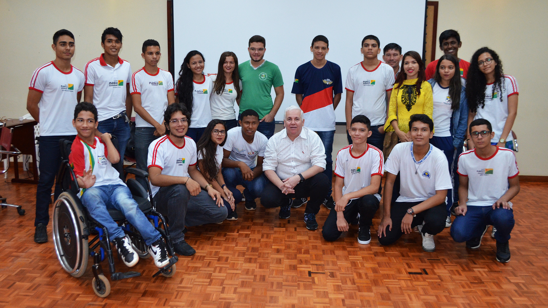 Jovens parlamentares participam de reunião com gestores da Educação