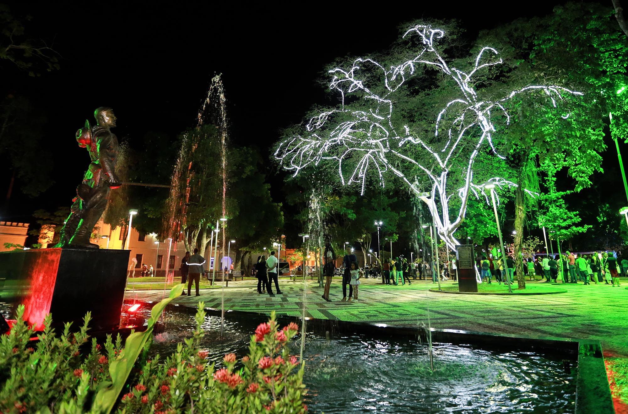 Por conta da crise, prefeitura prioriza decoração natalina no centro