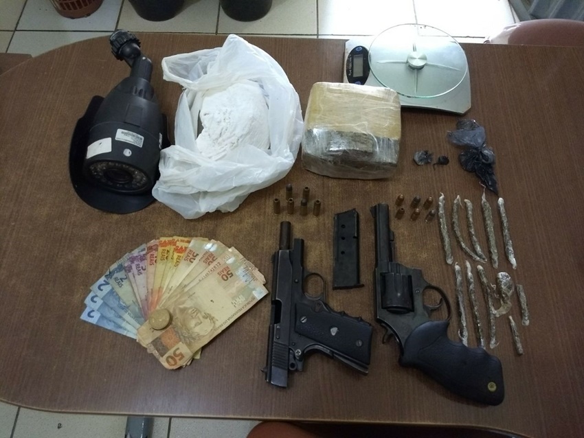 Após denúncia, Bope apreende armas, maconha e cocaína em residência no bairro Eldorado