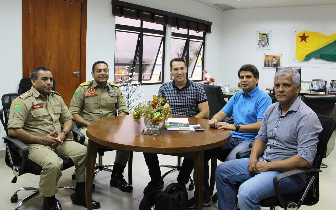 Deputado Ney Amorim encontra presidente do time Caxingubas em Rio Branco
