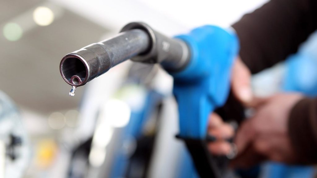 Com oito aumentos em dois meses, acreanos reclamam do alto preço da gasolina