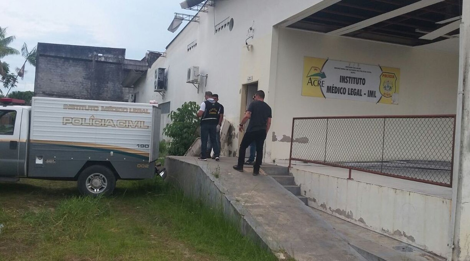 Sem conter onda de violência, Tião encomenda mais 3.400 sacos para transporte de cadáveres