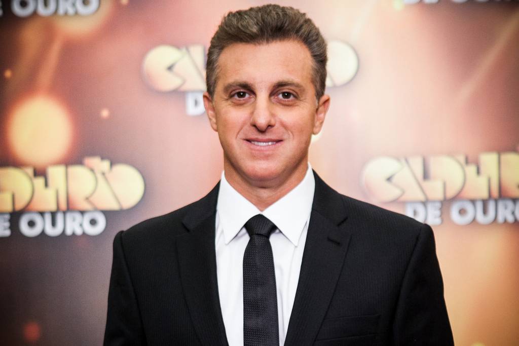 Após desistir de disputar Presidência, Luciano Huck faz aceno a Marina Silva e elogia Alckmin