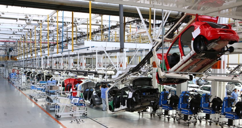 Indústria cresce 5,3% em outubro, maior taxa desde abril de 2013