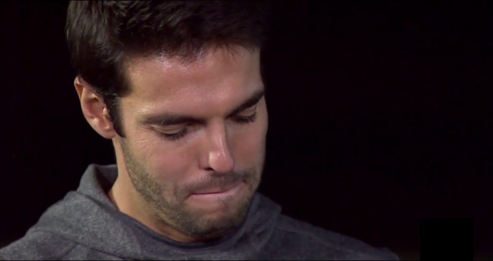 Kaká se emociona ao anunciar fim de carreira e diz: “É o momento de encerrar”