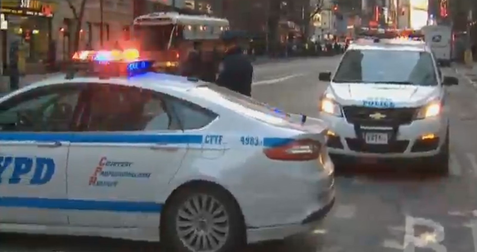 Polícia responde a relatos de explosão em Nova York; uma pessoa foi detida
