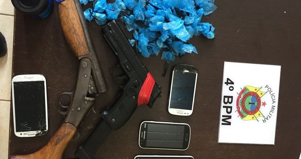 Quadrilha é presa com drogas, celulares e armas no Conjunto Universitário III