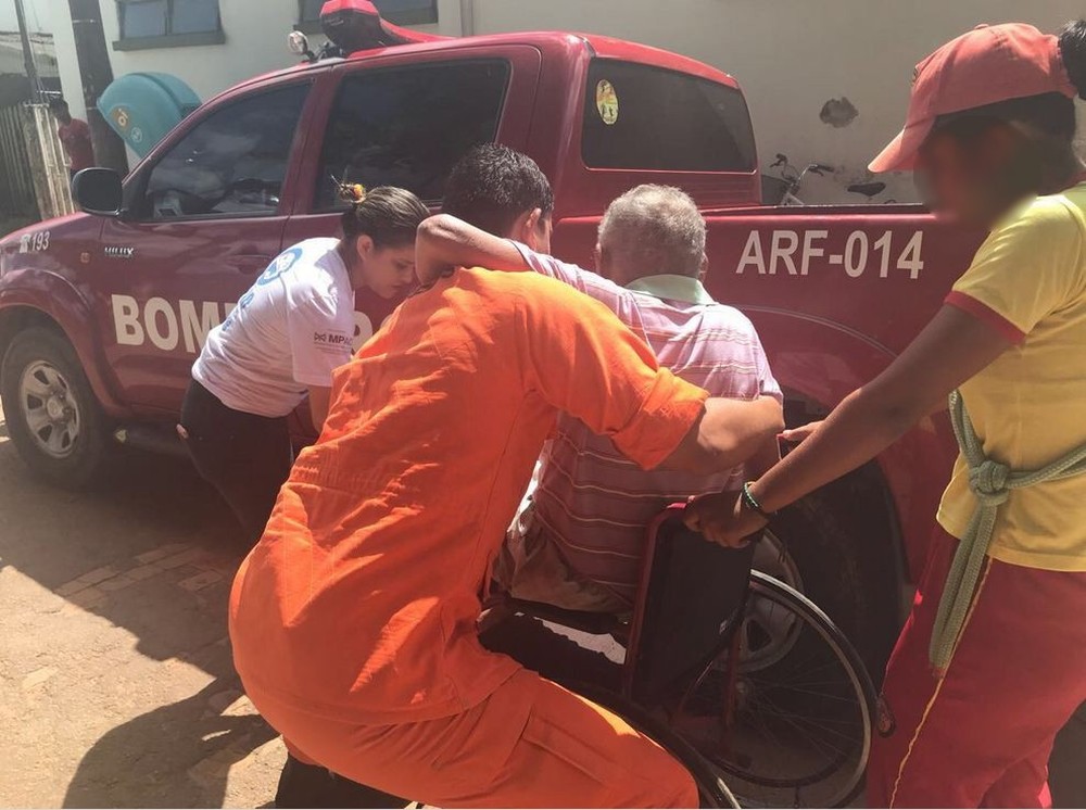 Meninas do projeto Bombeiros Mirins participam de ocorrência real