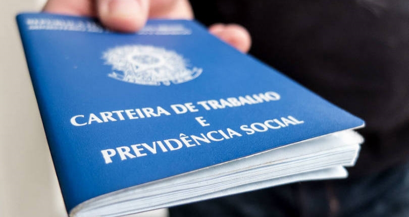 Desemprego cai para 12% no trimestre encerrado em novembro, mostra IBGE