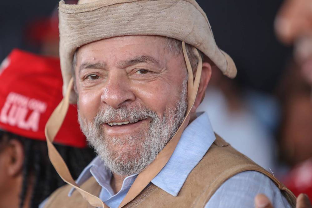 Mesmo após ser condenado em segunda instância, Lula mantém agenda política