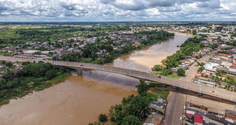 Na Capital, Rio Acre continua vazando e sai da cota de transbordamento