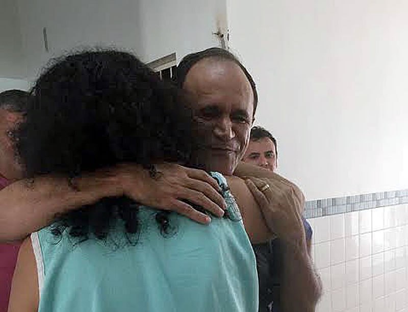 Moisés Diniz garante ar condicionado para o hosmac e apoio para o caps nauas