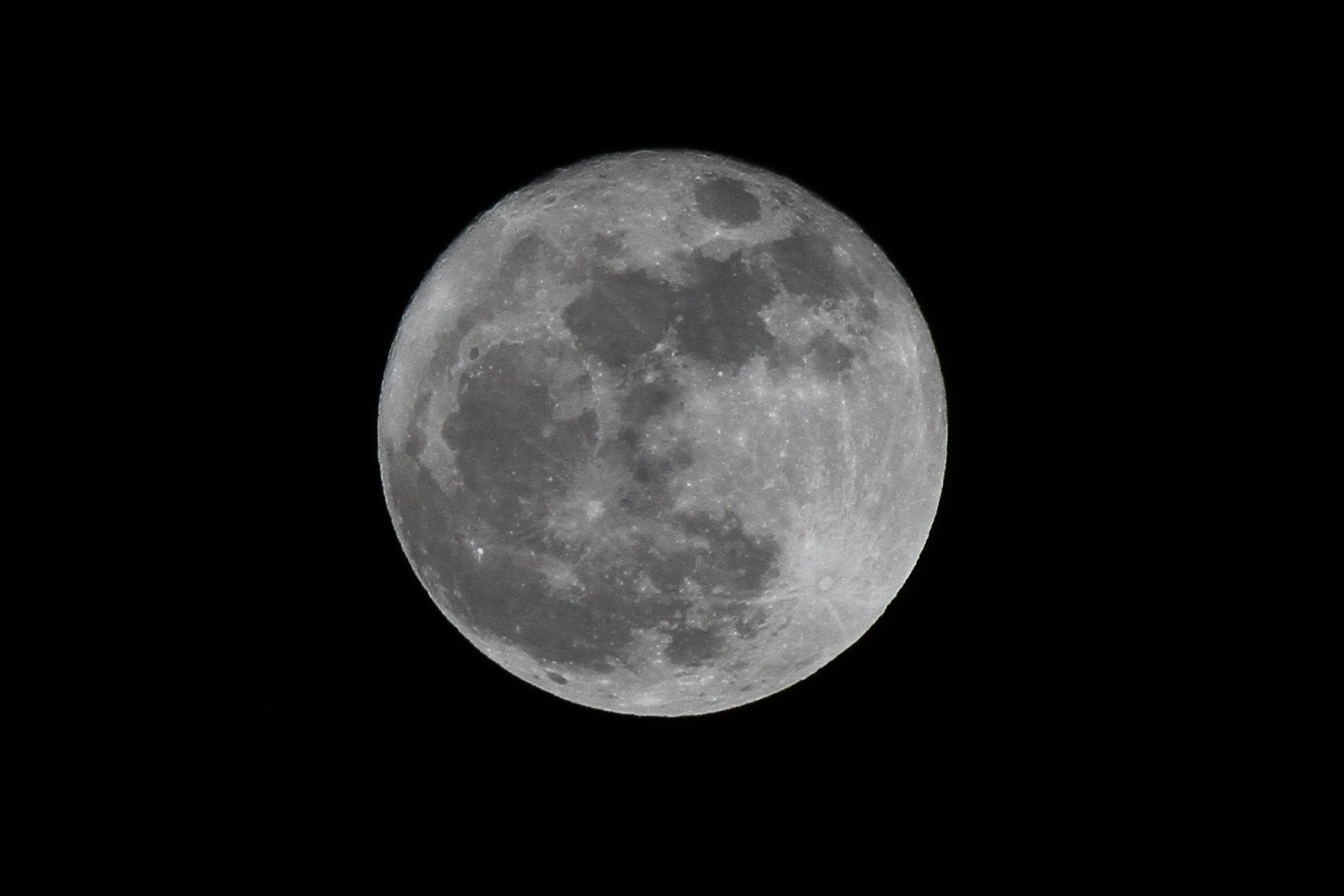 Galileu: primeira noite de janeiro será iluminada pela maior superlua de 2018