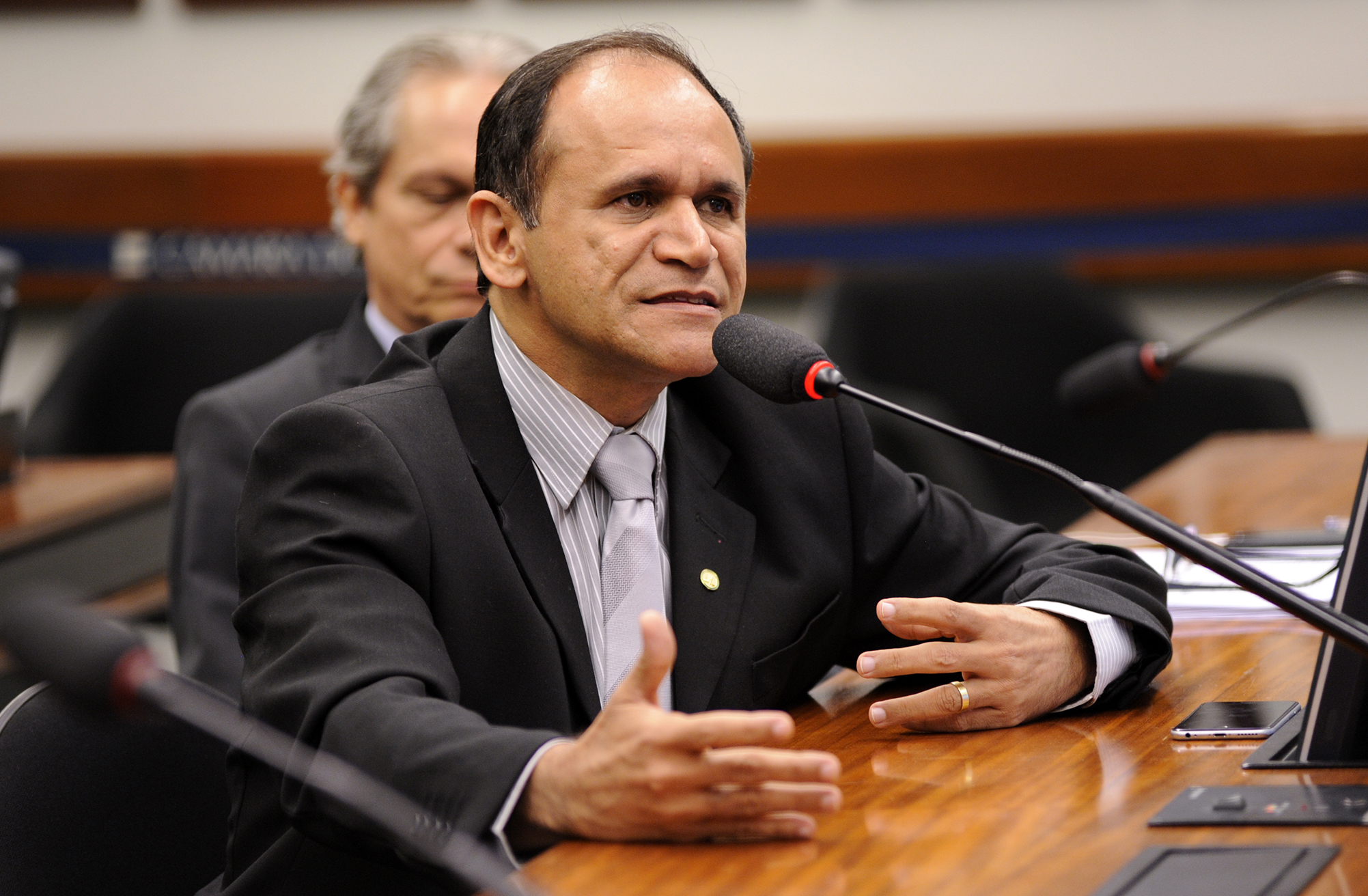 Deputado Moisés Diniz apresenta PEC que isenta professores do Imposto de Renda
