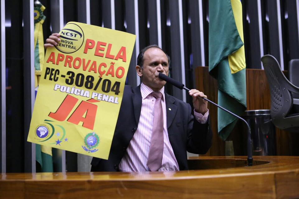 Moisés Diniz presta contas do mandato e diz que lutou da forma que dava