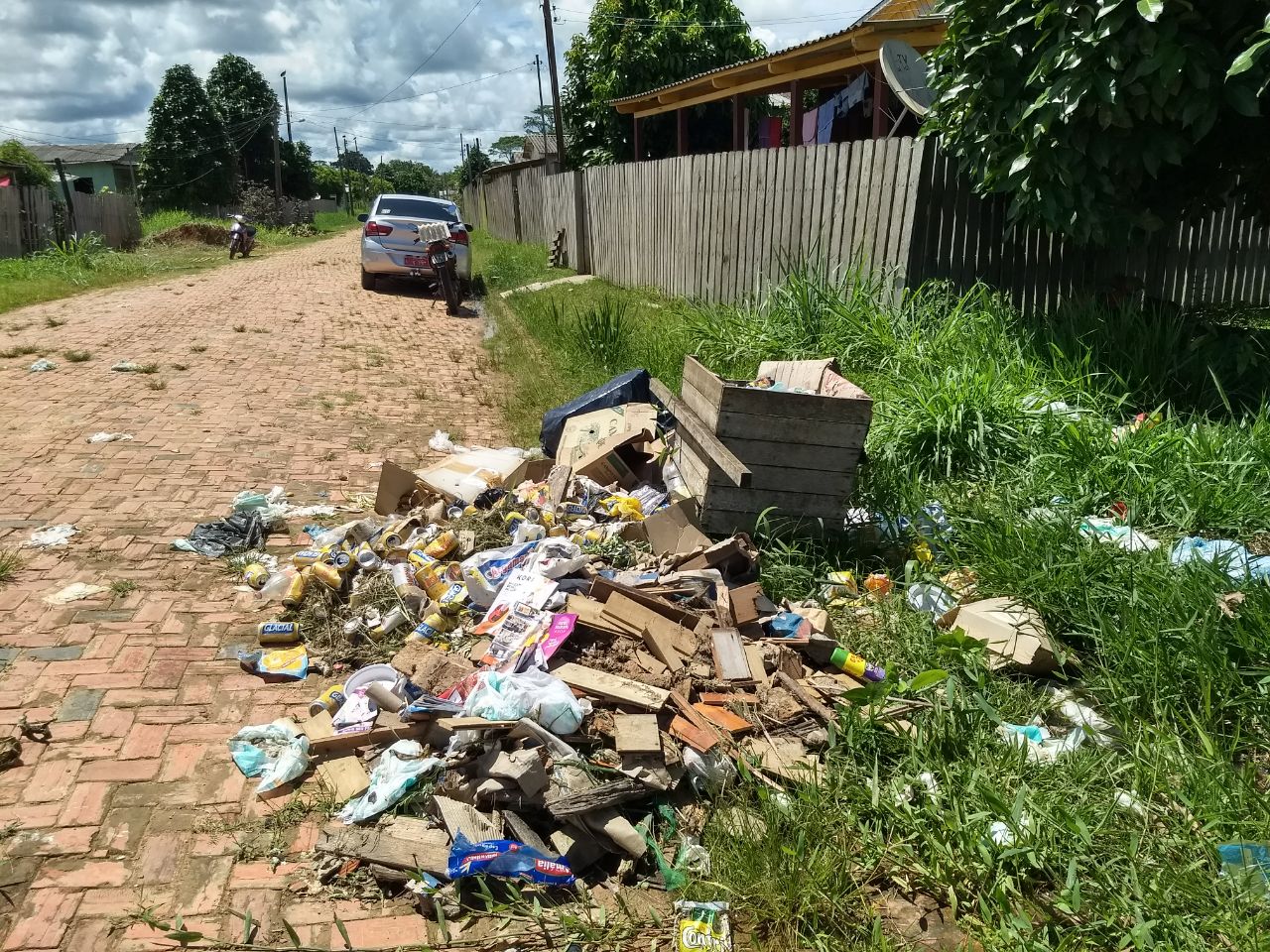 Equipe de garis em Santa Rosa do Purus é reduzida e trabalhadores alegam atraso no pagamento