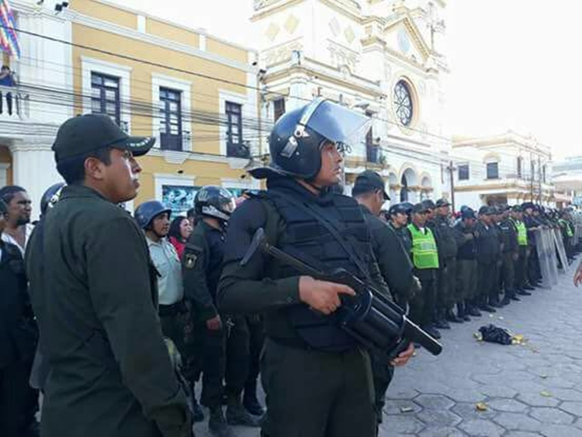 Bolivianos denunciam que Evo Morales utiliza guerrilheiros disfarçados de médicos
