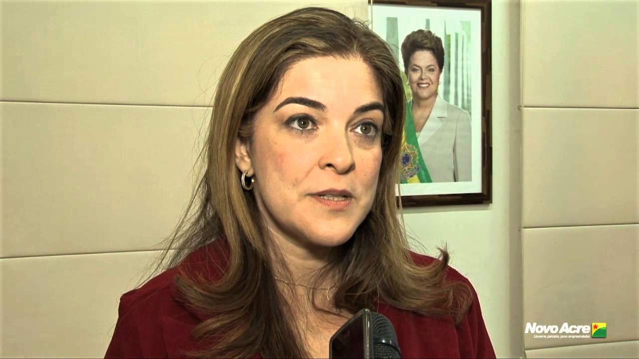 Defensora de ditaduras como a cubana, Nazareth Araújo diz temer ‘autoritarismo’ de Bolsonaro