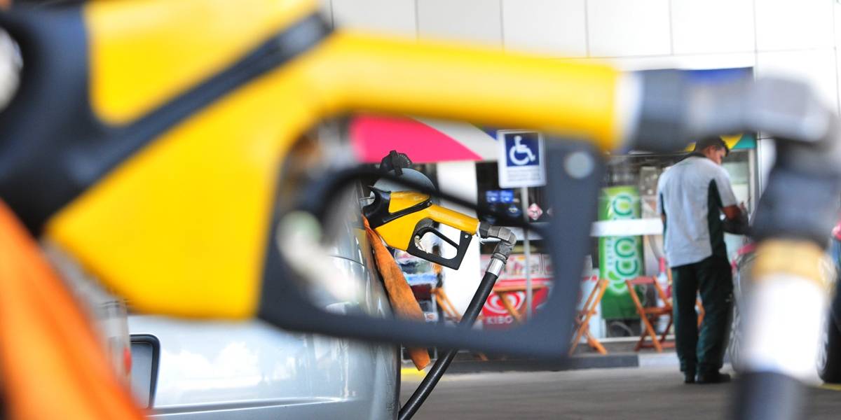 Gasolina subiu 13% e gás de cozinha ficou R$ 16 mais caro no Acre