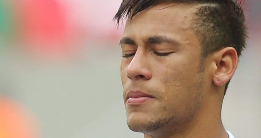 Neymar fica de fora da Seleção dos melhores da UEFA em 2017; Alves é indicado