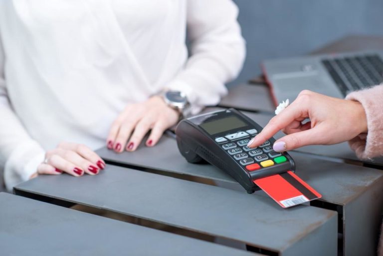 O que fazer se o banco aumentar o limite do cartão de crédito sem autorização