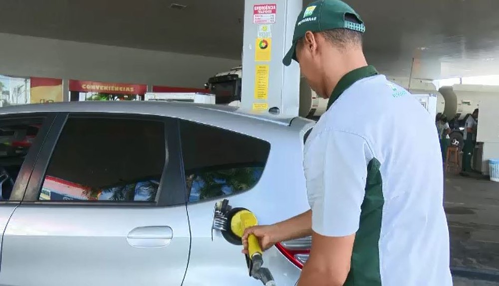 Preço da gasolina nas bombas volta a subir e Acre reassume o topo do ‘pódio’, diz ANP