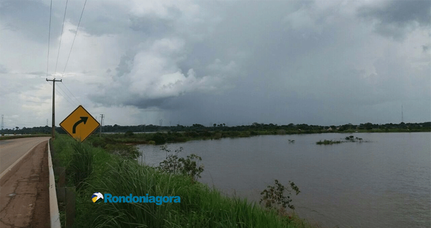 Nível do Rio Madeira volta a subir e fica a três centímetros da cota de alerta em Porto Velho