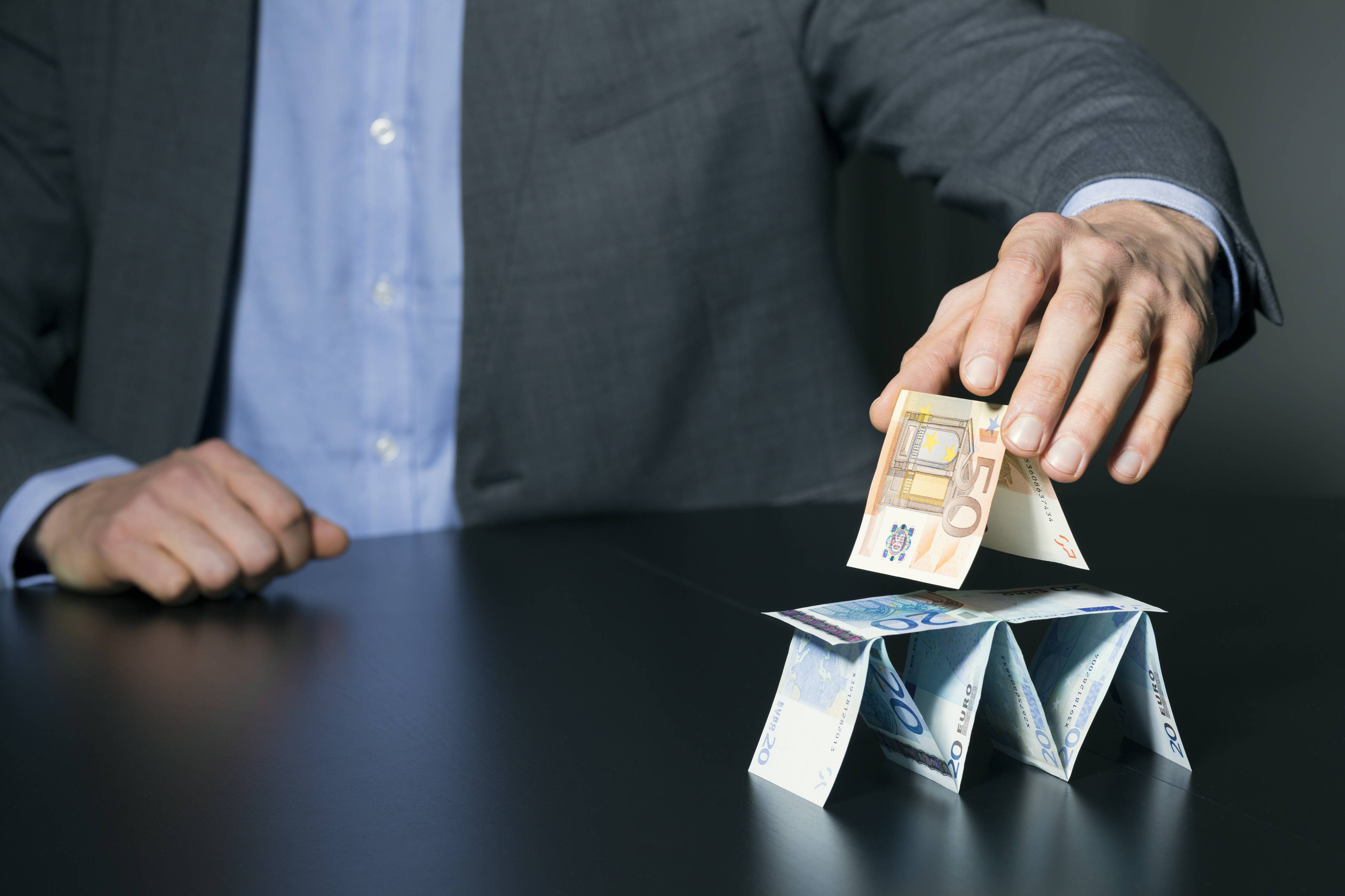 Acreanos denunciam possível pirâmide financeira da R12 Investimentos