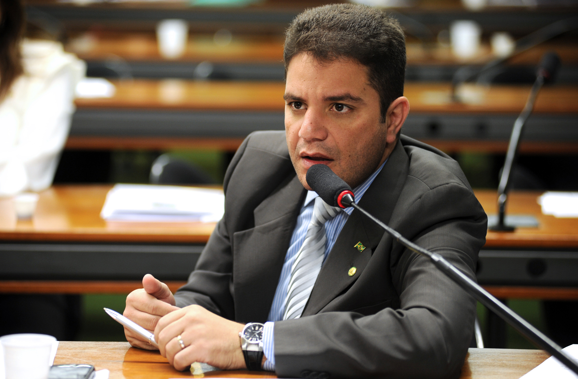 A briga na oposição pode acabar no dia 16, quando Gladson definirá seu vice