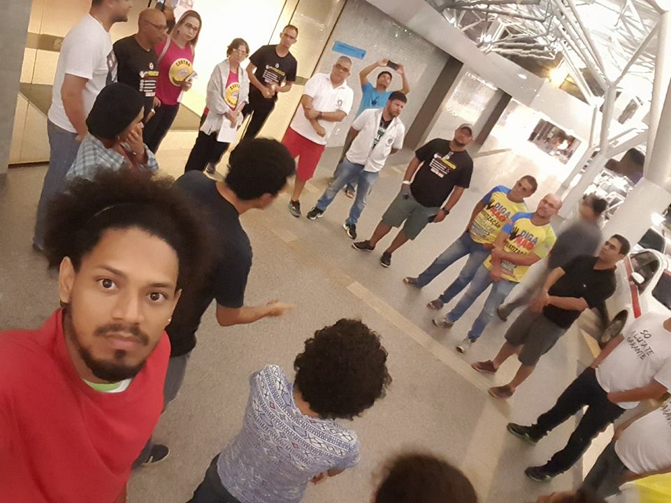 Sindicatos se reúnem no aeroporto de Rio Branco e protestam contra Reforma e privatizações
