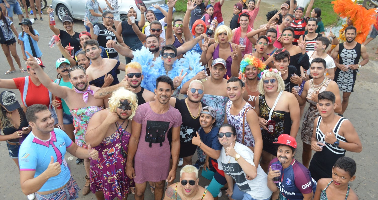 Bloco Virgens do Iaco leva mais de 150 foliões às ruas de Sena Madureira